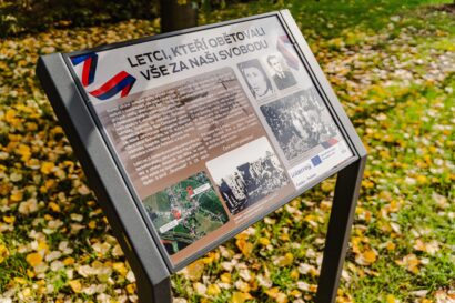 Památník-letců-06.jpg